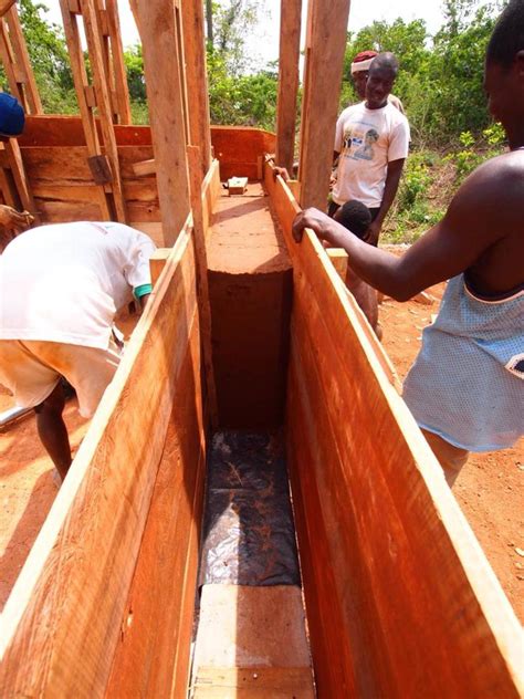 cleaning mud Ghana|Building green homes out of mud in Ghana .